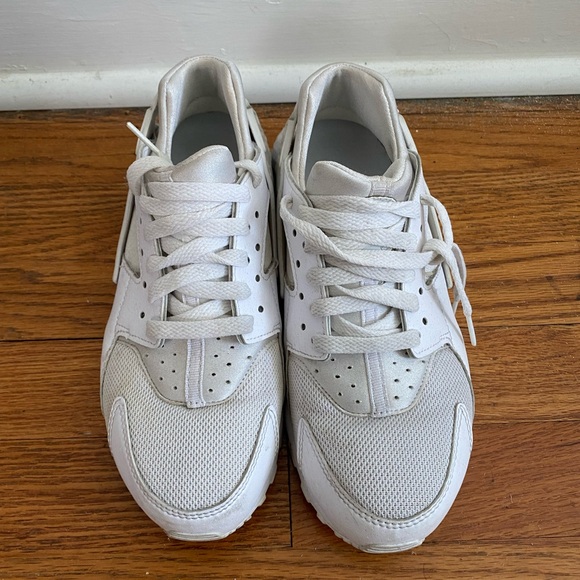 Nike Air Huarache in triple white - Picture 3 of 7